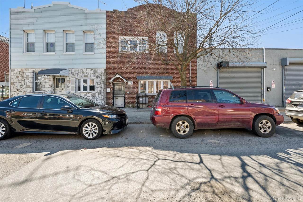 976 Sackett Avenue - Photo 1