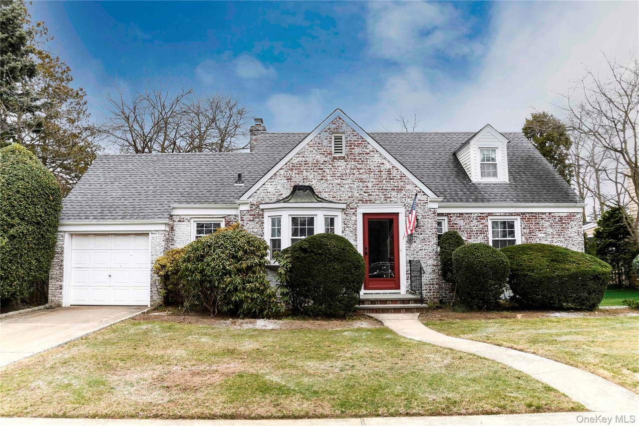 138 Chestnut Street - Photo 1