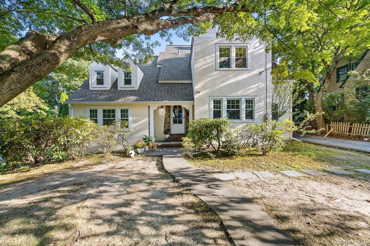 84 Harvard Drive - Photo 1