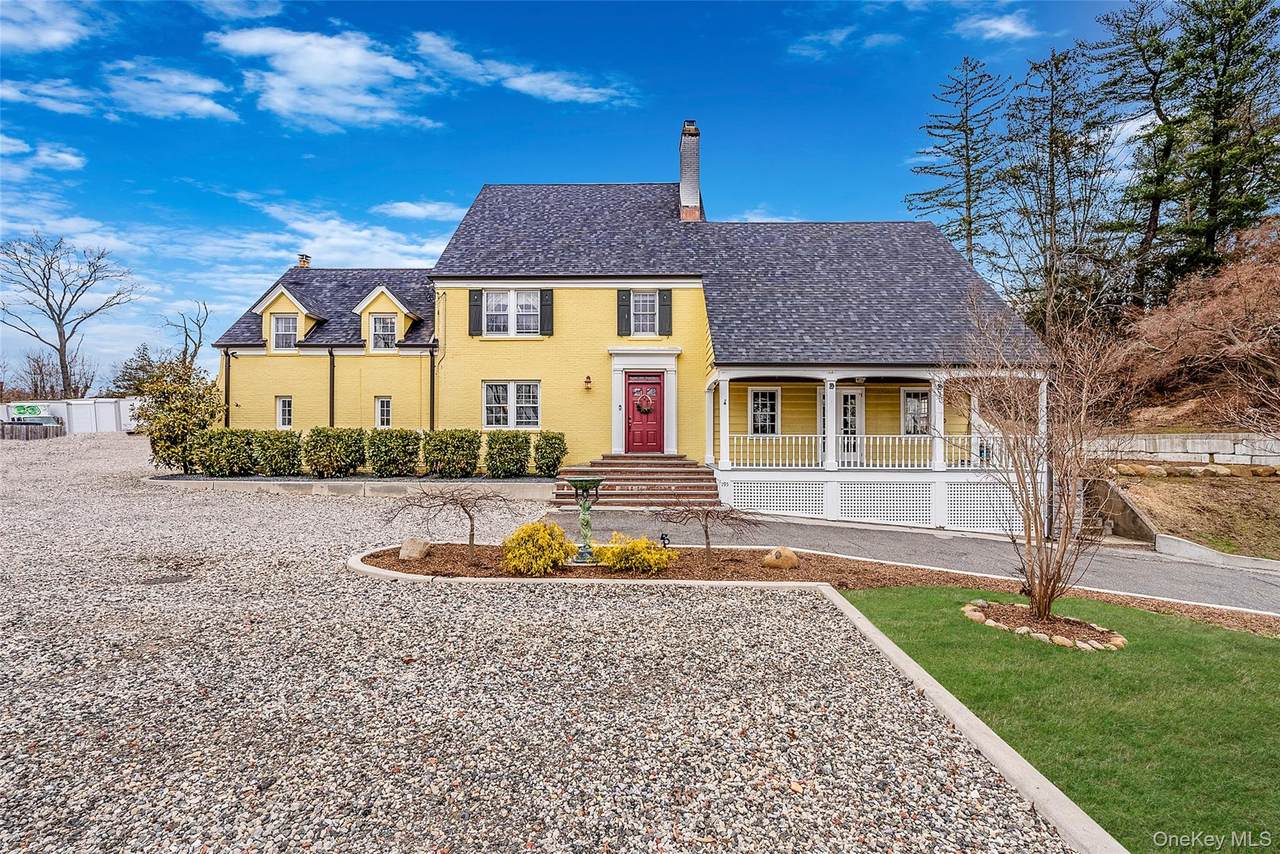 195 Cedar Swamp Road - Photo 1