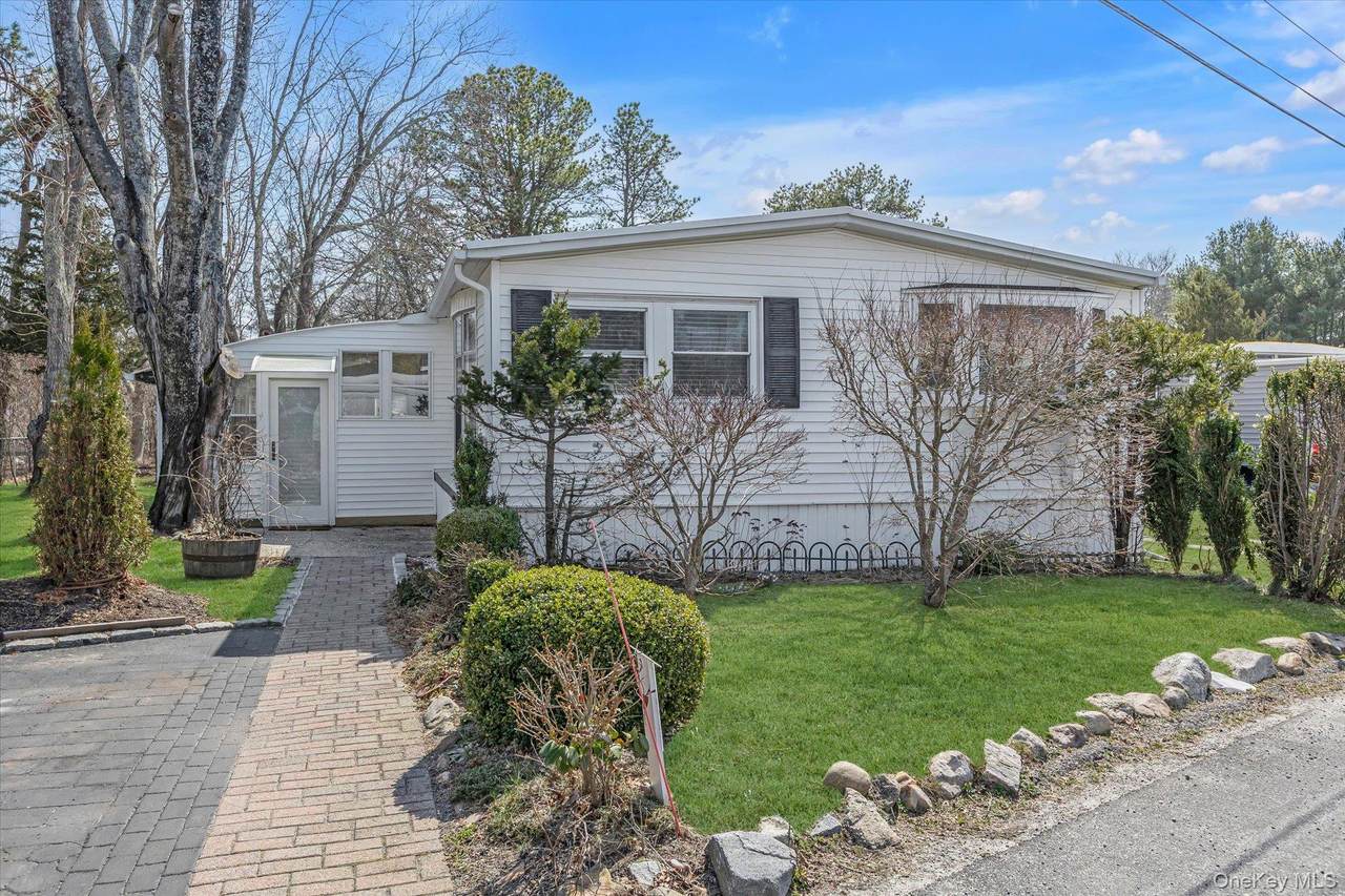 74 Maple St - Photo 1
