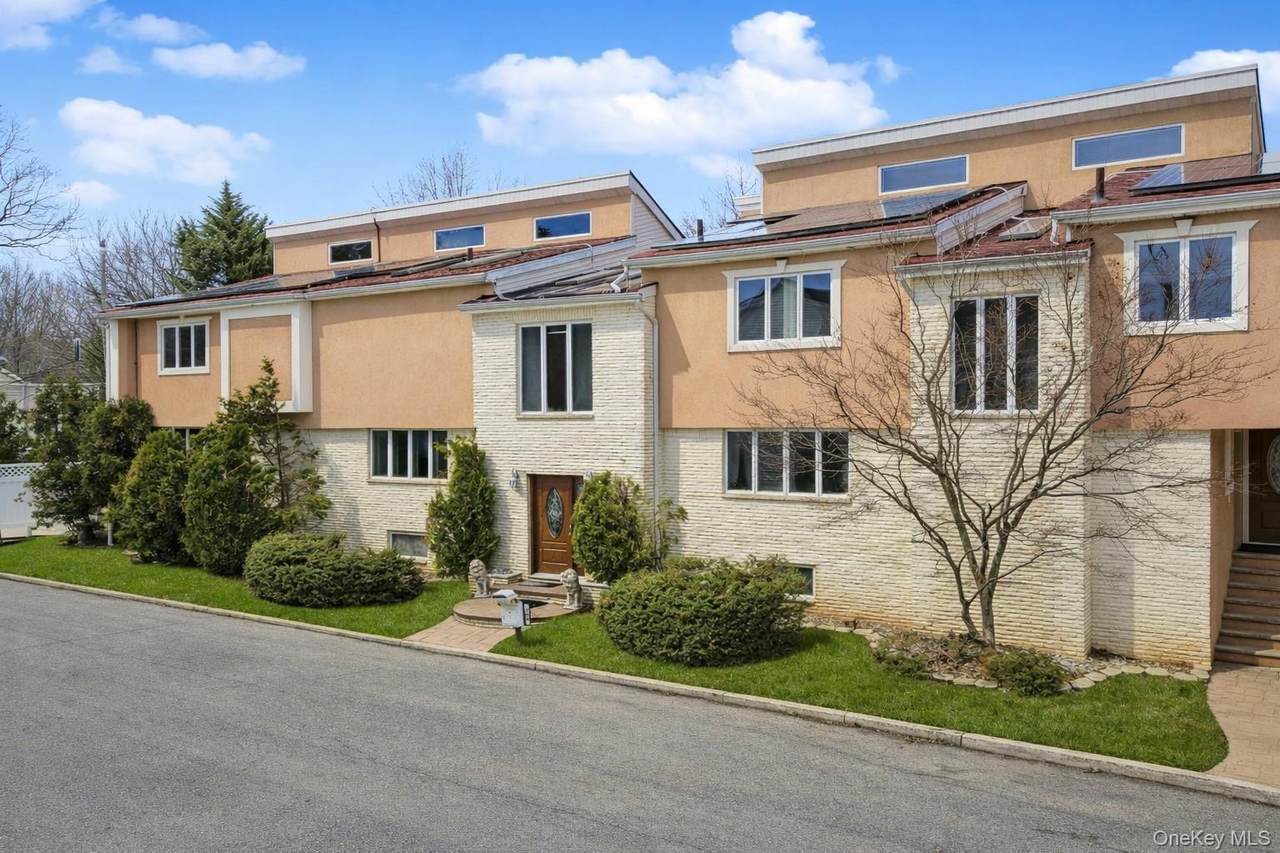 201 Arbutus Avenue - Photo 1