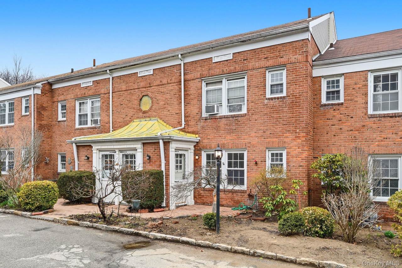 61 Davis Avenue - Photo 1