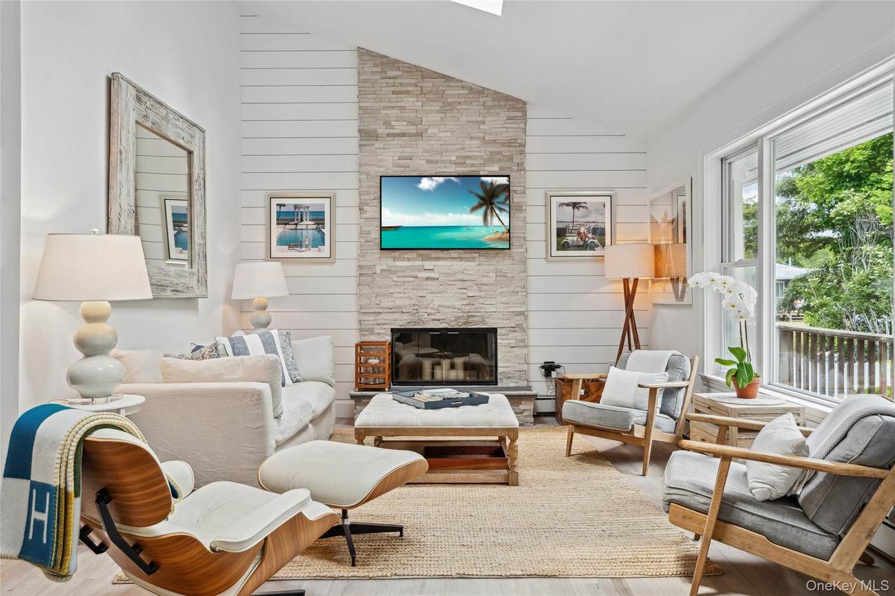 42 Oak Street - Photo 1