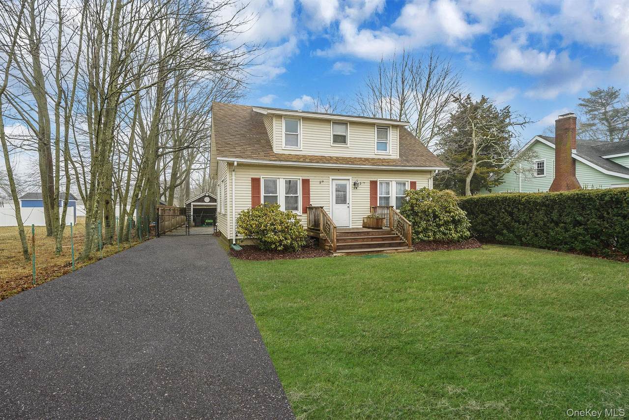 14 Tuttle Avenue - Photo 1