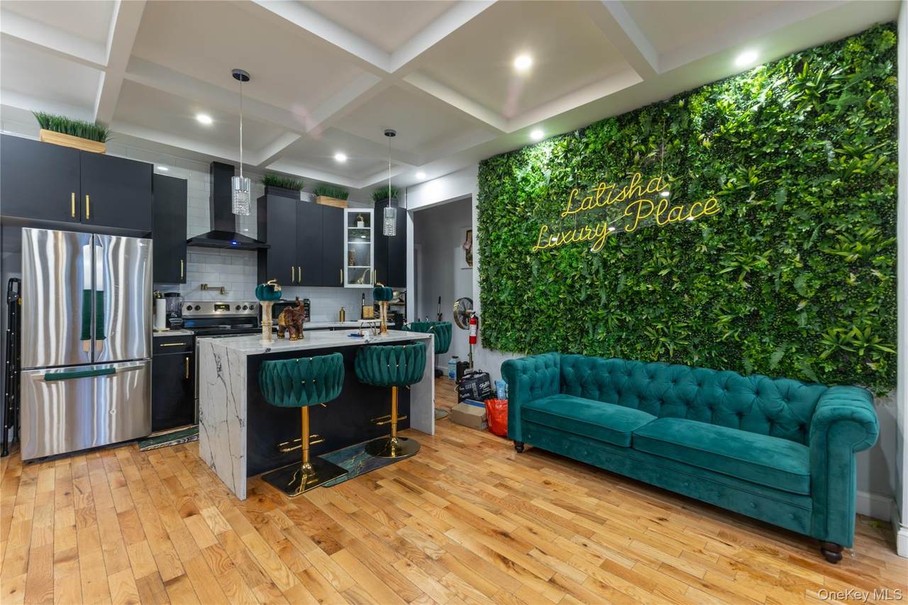 48 Essex Street - Photo 1
