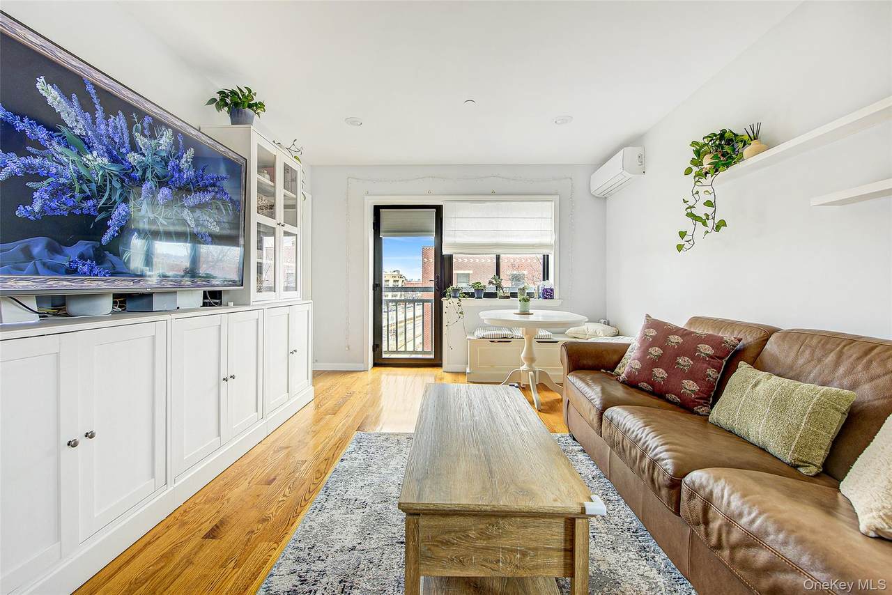 84-05 Queens Boulevard - Photo 1