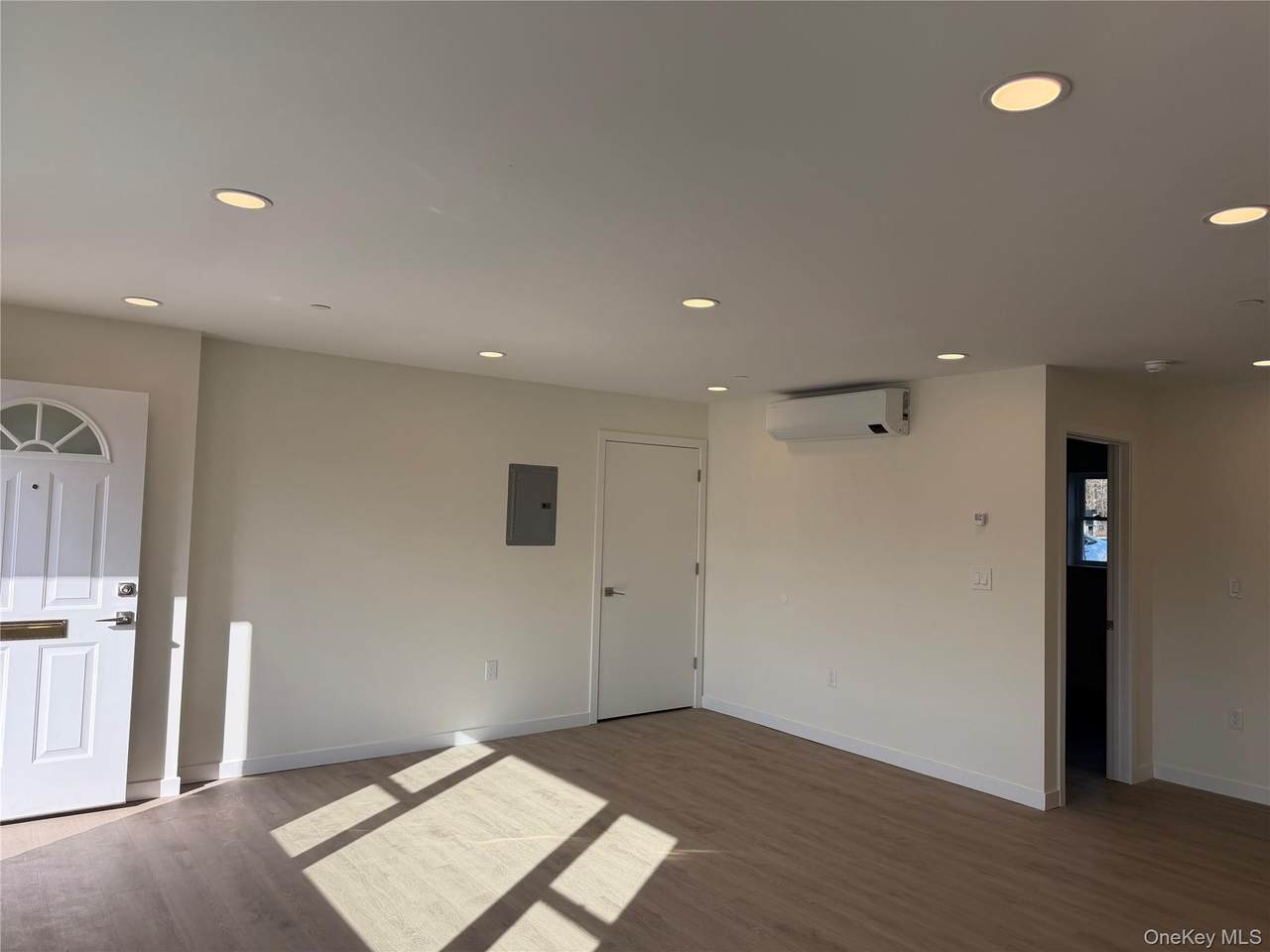 5 Colonial Drive - Photo 1