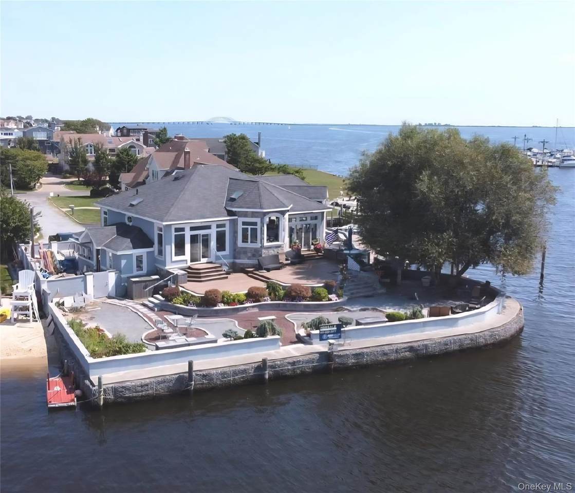 238 Islip Road - Photo 1