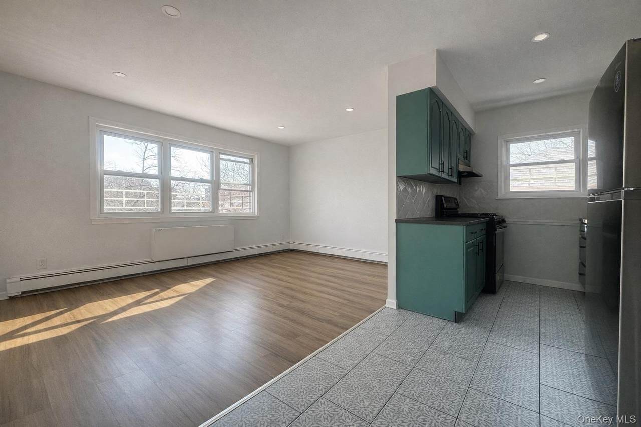 1726 Plainview Avenue - Photo 1