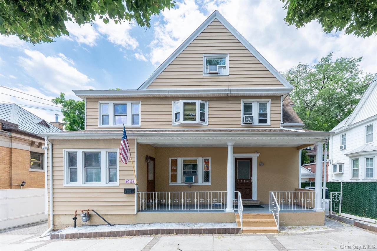 1314 College Point Boulevard - Photo 1