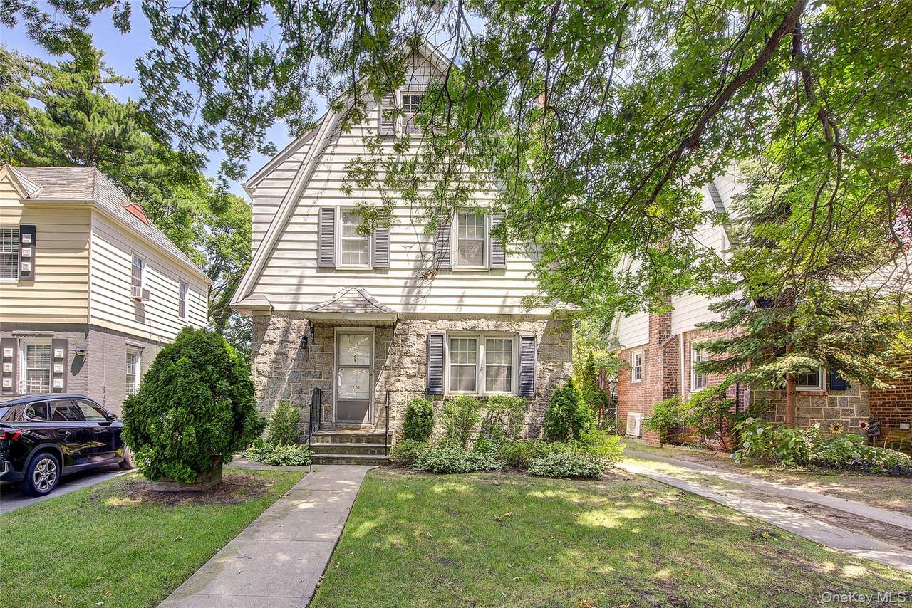 53-39 Bell Boulevard - Photo 1