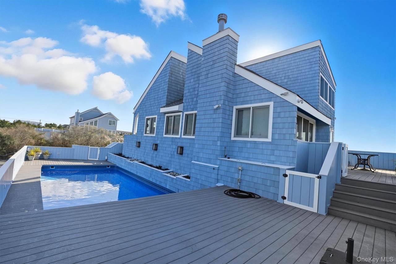556 Dune Road - Photo 1