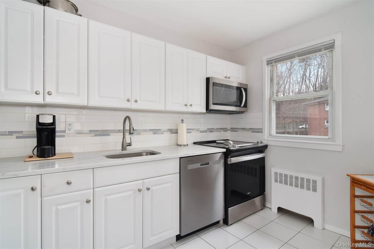 140 Broadway - Photo 1