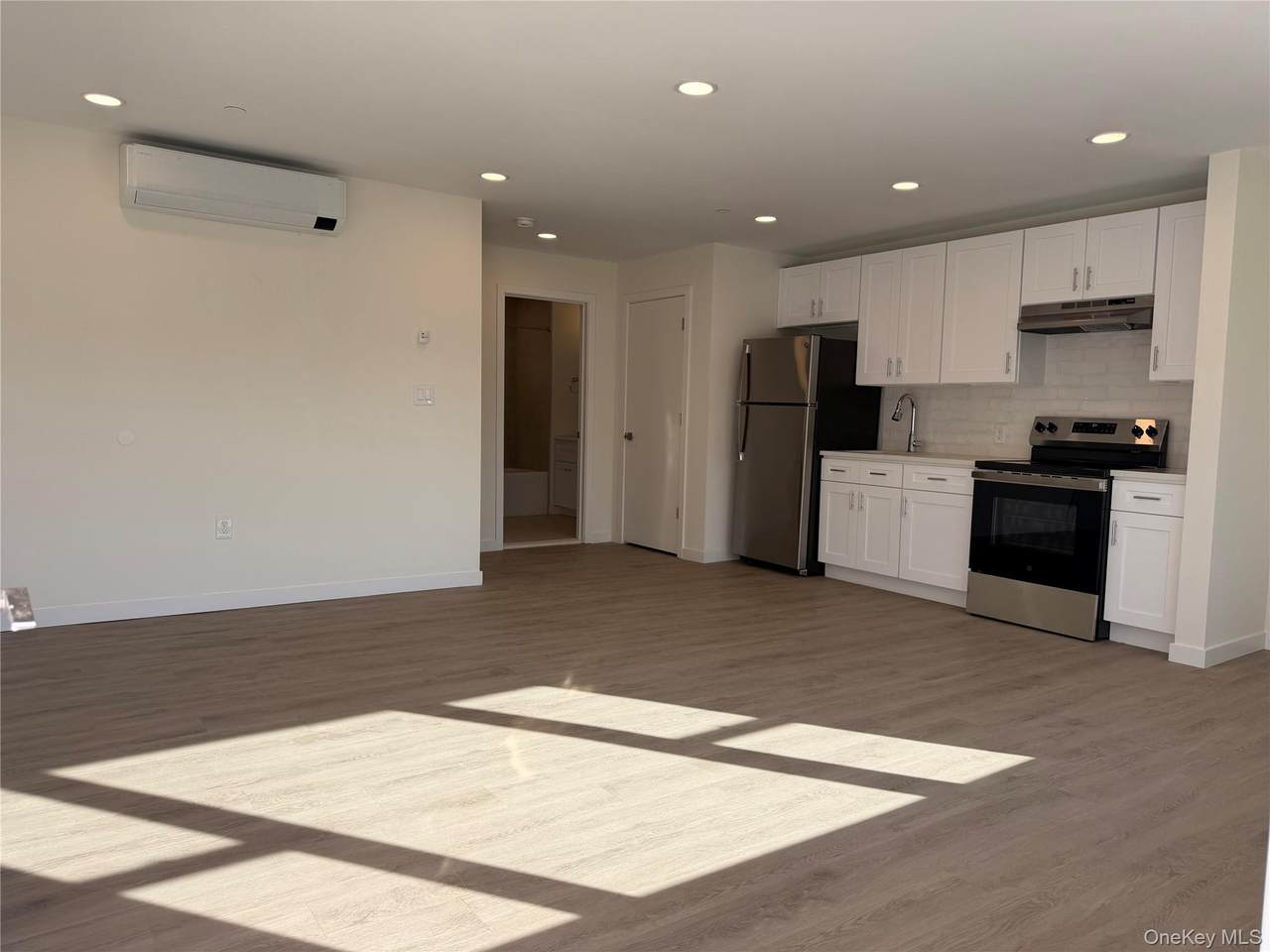 5 Colonial Drive - Photo 1