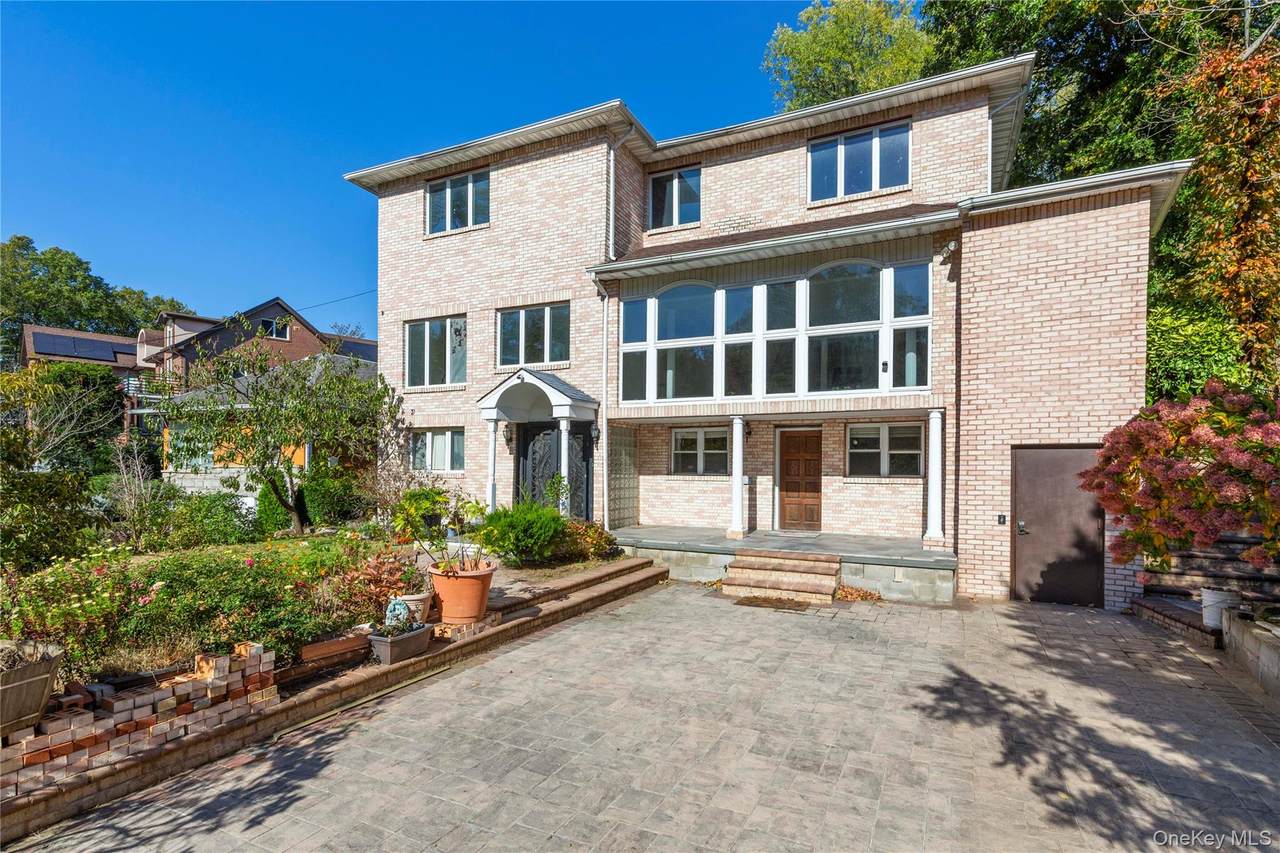 7157 Douglaston Parkway - Photo 1
