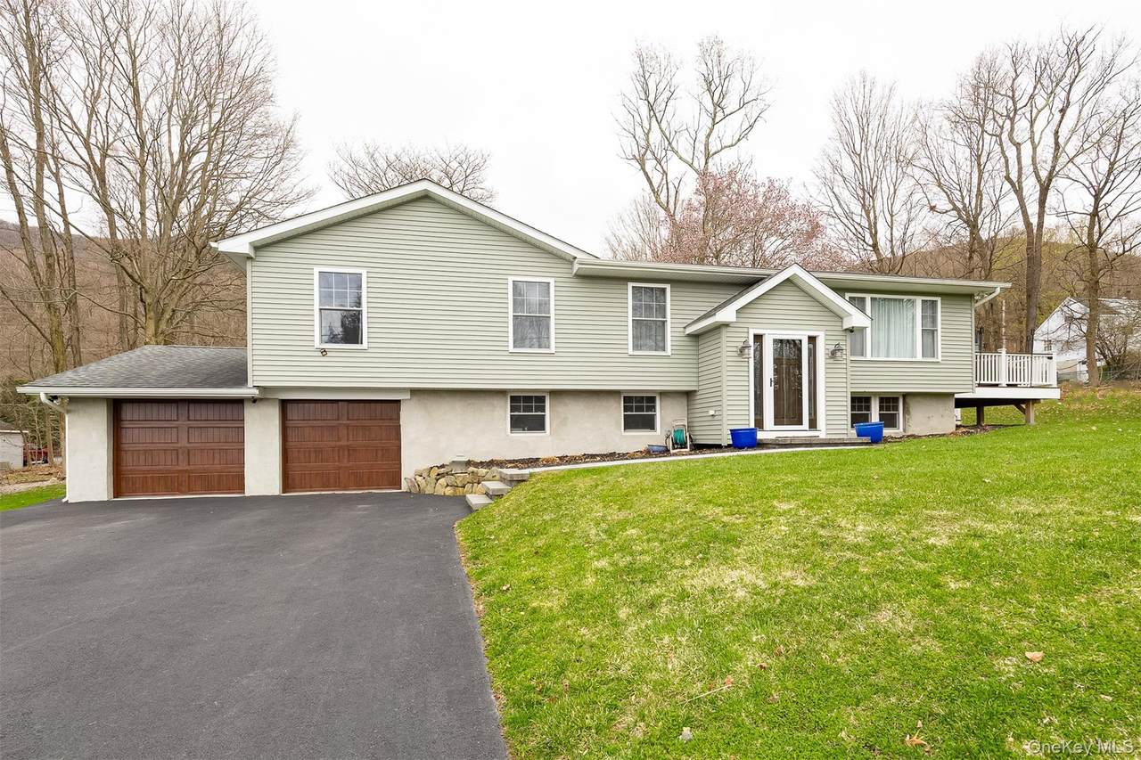 8 Willow Road - Photo 1