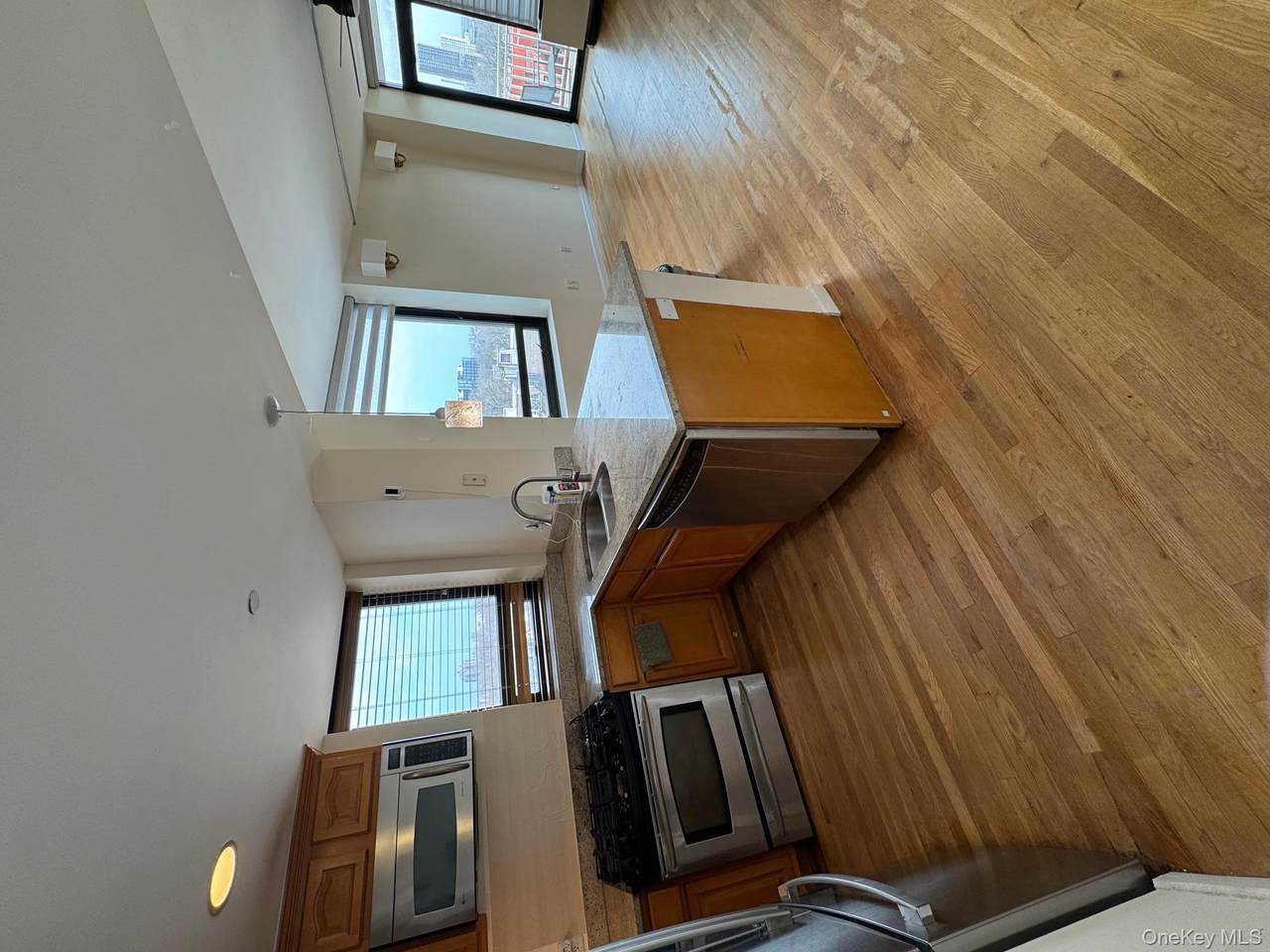 116-24 Grosvenor - Photo 1