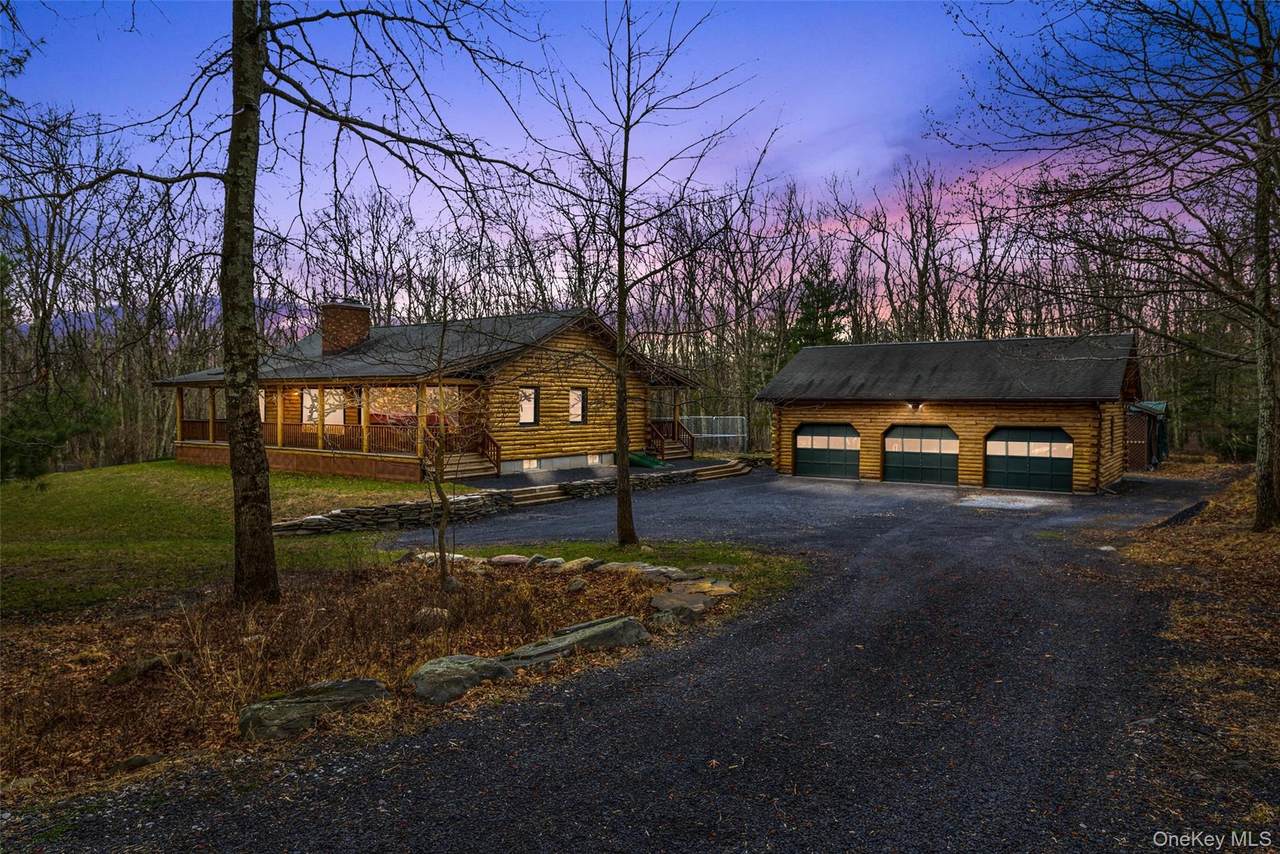 563 Peenpack Trail - Photo 1