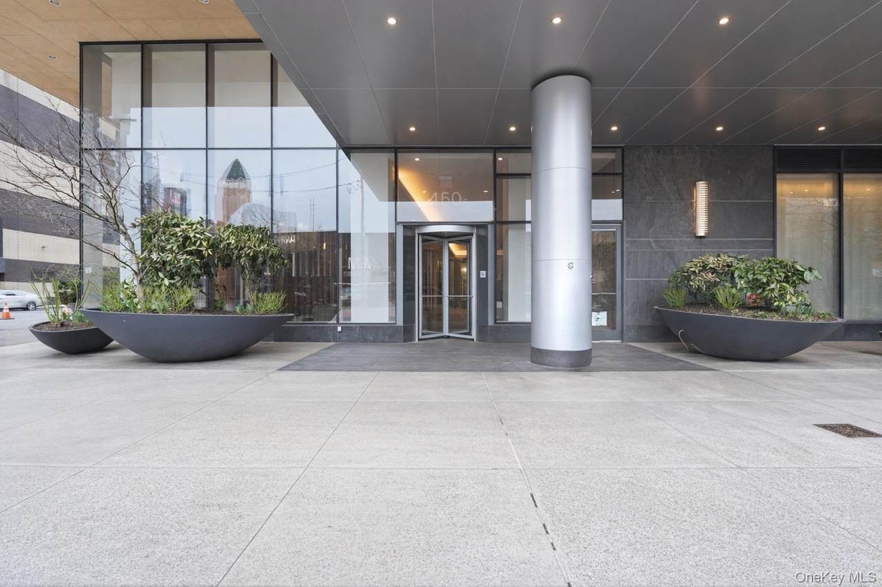 450 W. 42nd Street - Photo 1