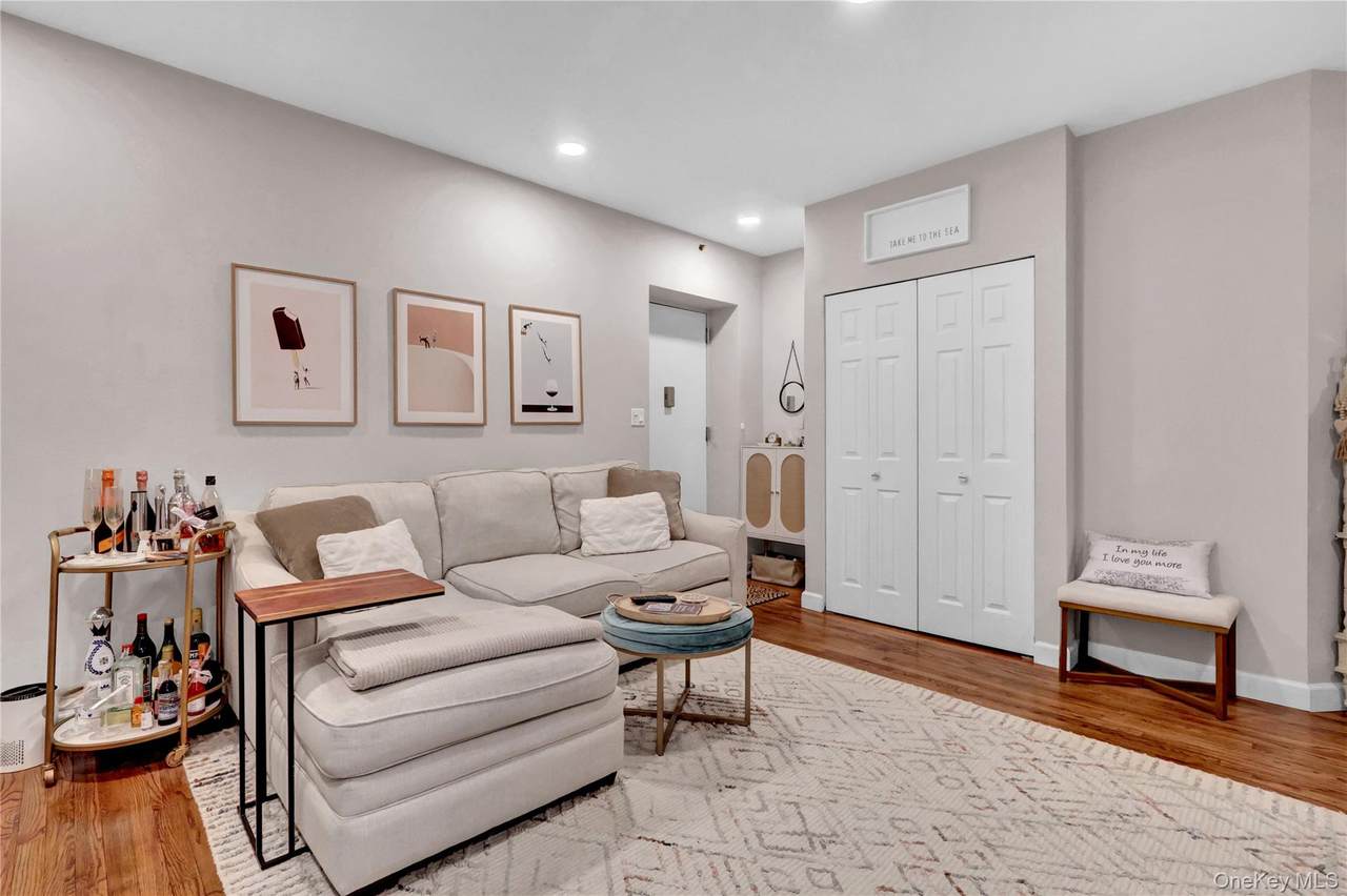 25 Broadway - Photo 1