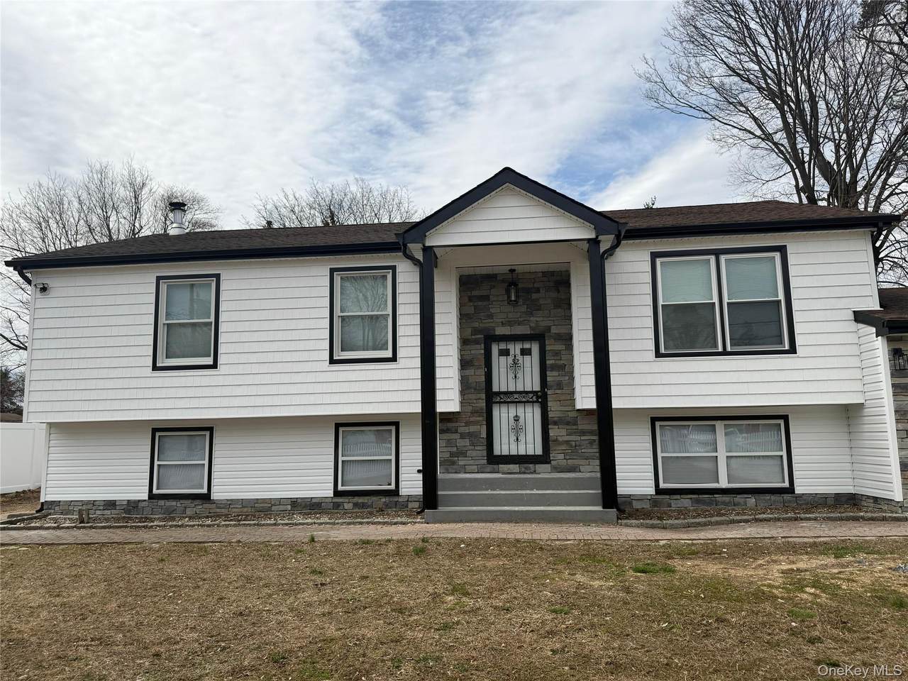 32 Grant Avenue - Photo 1