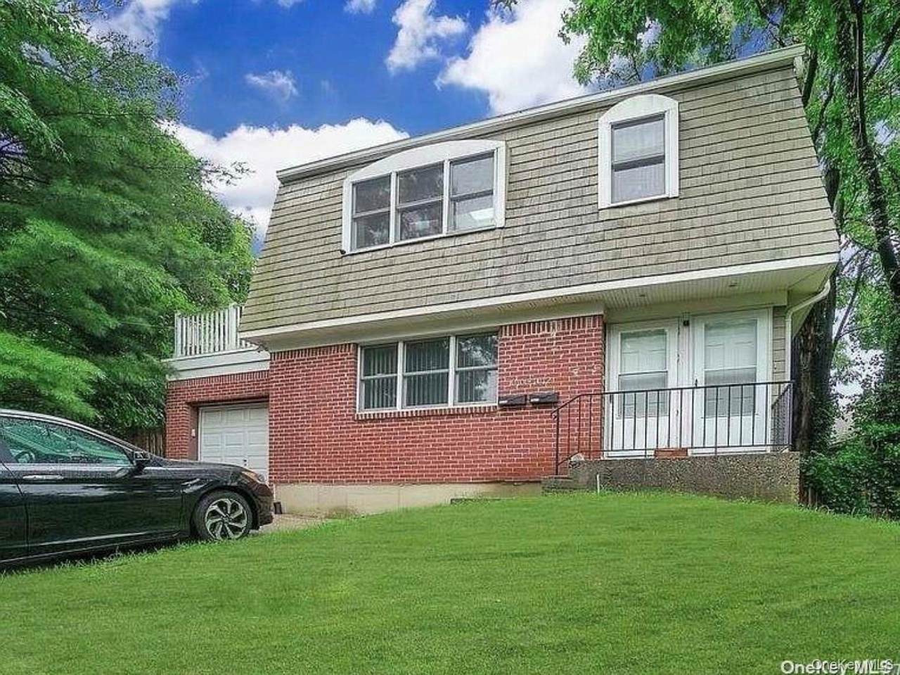 1012 Old Northern Boulevard - Photo 1