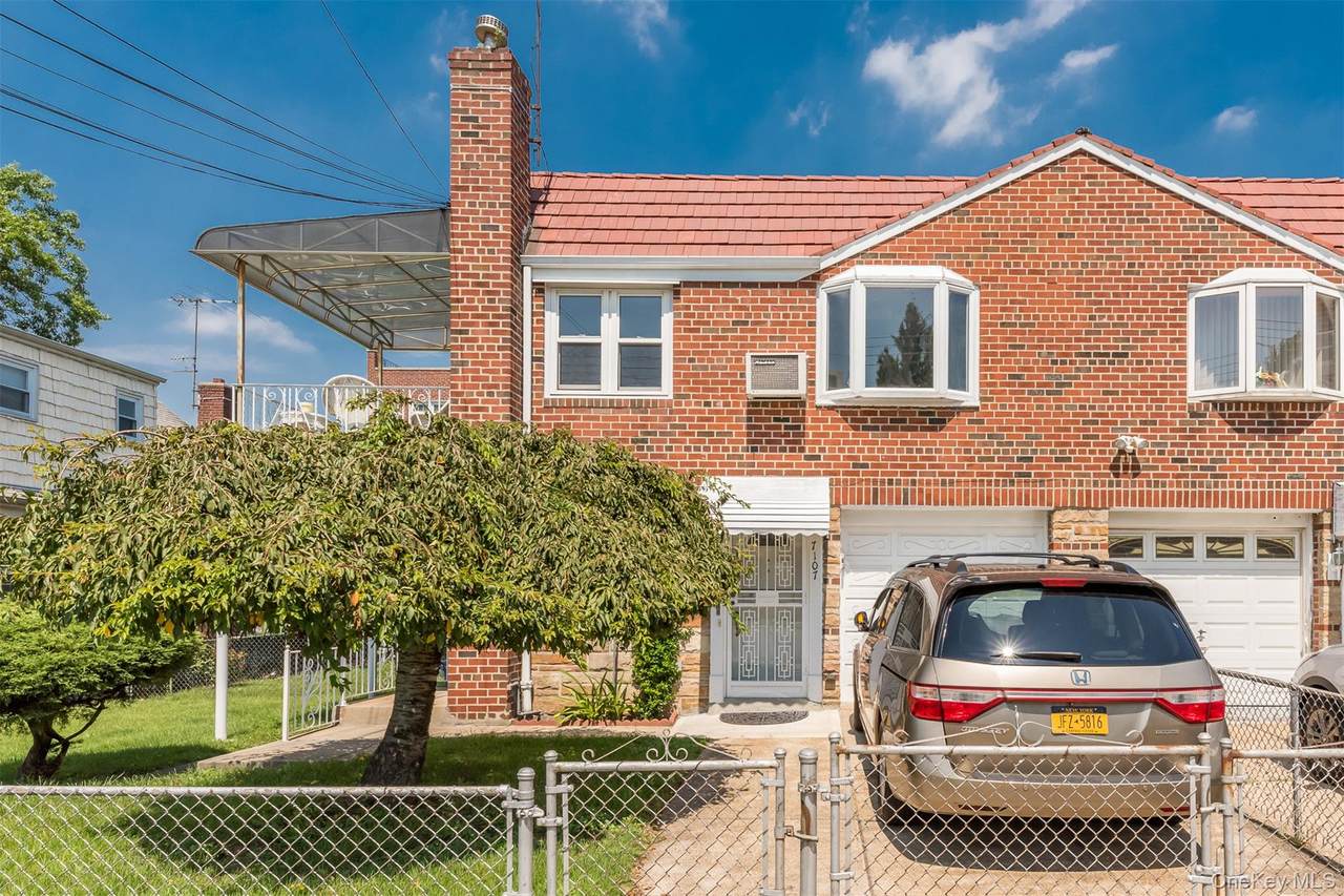 7107 Ditmars Boulevard - Photo 1