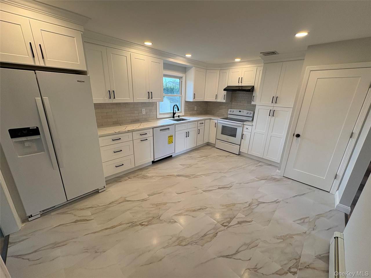 121 Henry Street - Photo 1