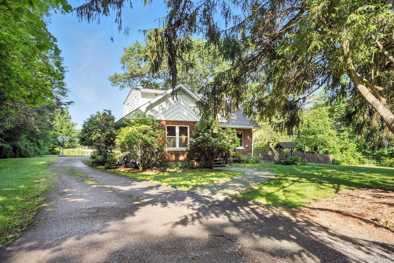 28 Moseman Avenue - Photo 1