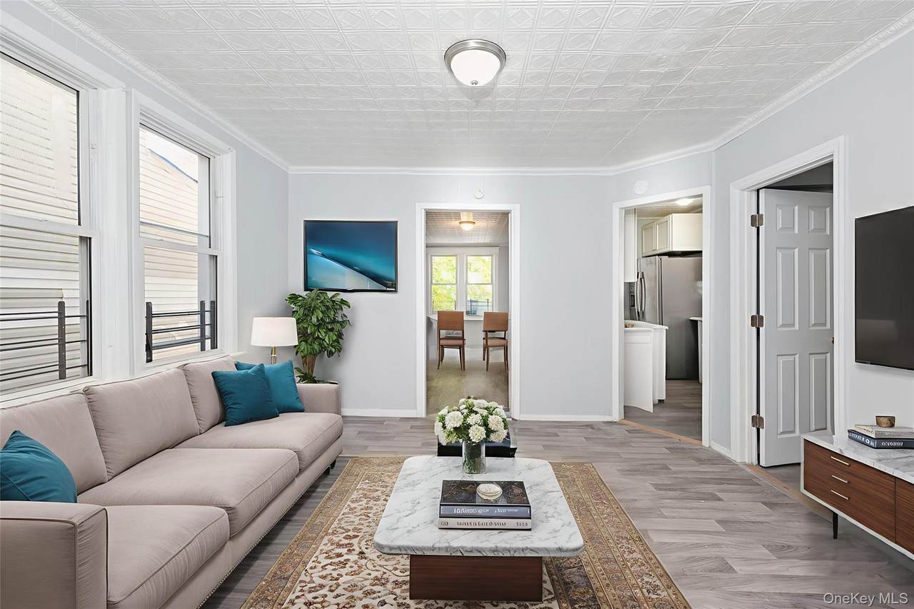 611 Saint Lawrence Avenue - Photo 1