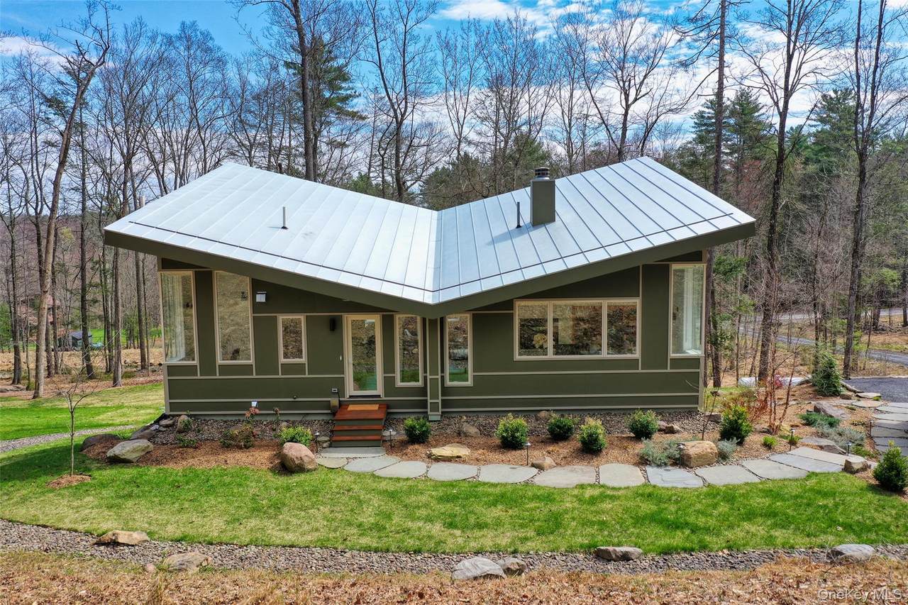 780 Oakwood Circle - Photo 1