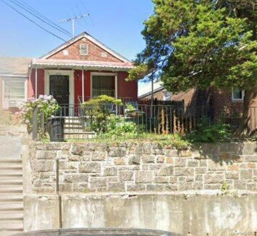 2711 Throop Avenue - Photo 1