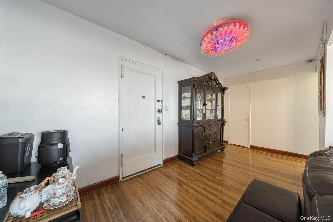 143-50 Hoover Avenue - Photo 1