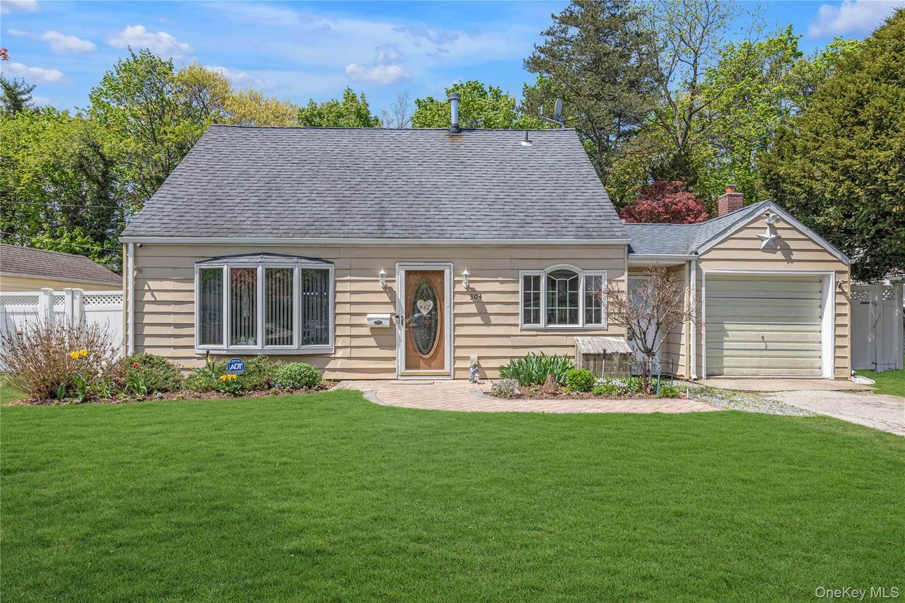304 Jamaica Boulevard - Photo 1