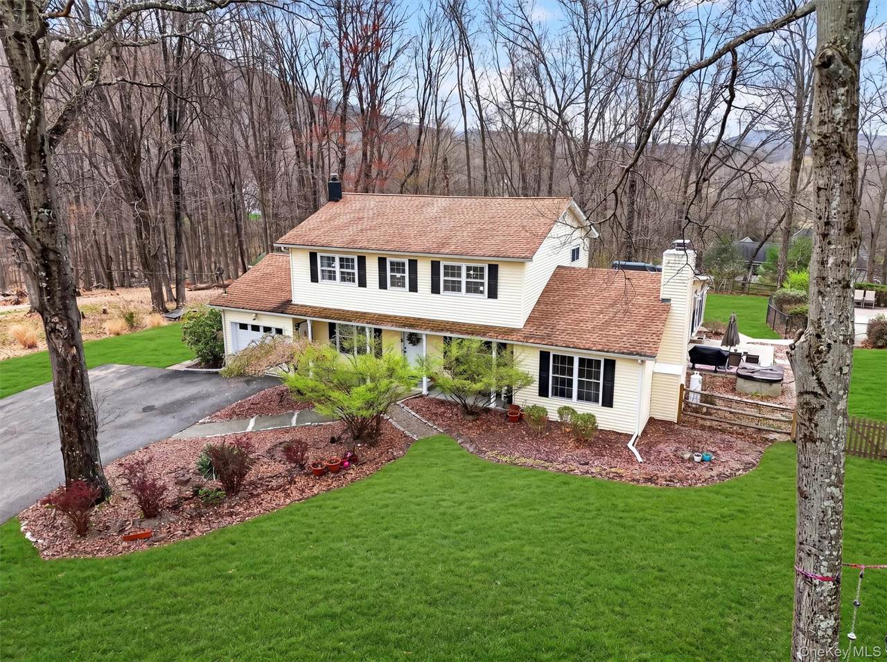 16 Mockingbird Lane - Photo 1