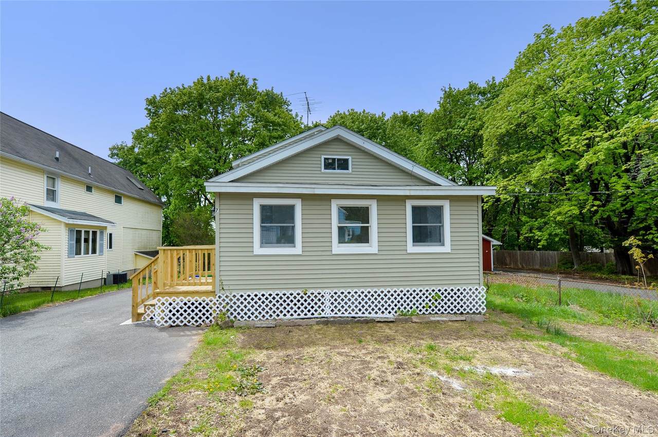 7 Pioneer Avenue - Photo 1