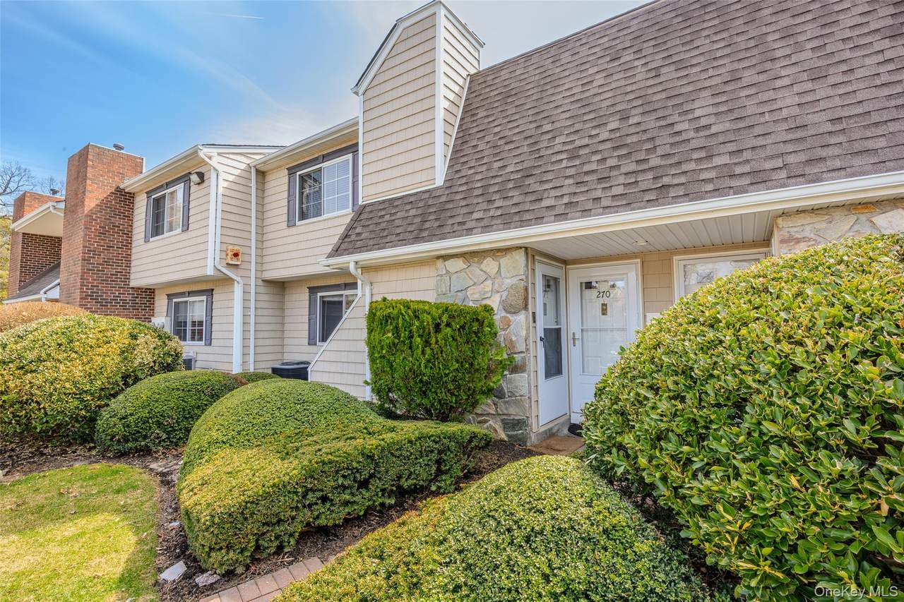 271 Lake Pointe Circle - Photo 1