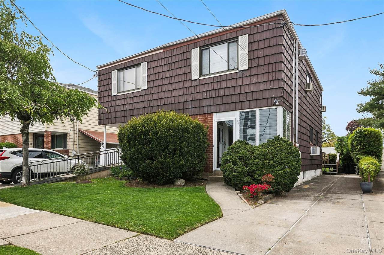 6422 136th Street - Photo 1