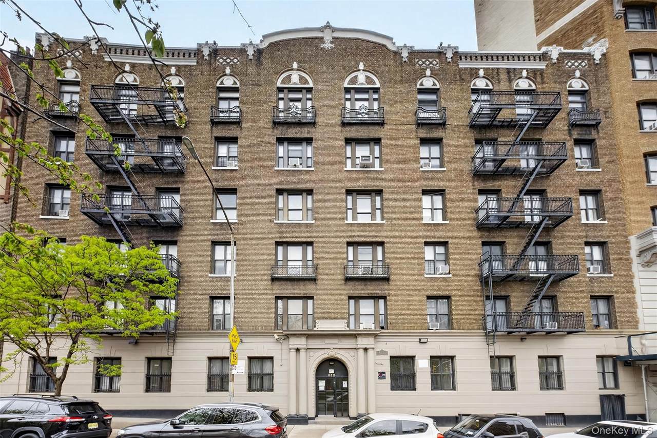 812 Riverside Drive - Photo 1