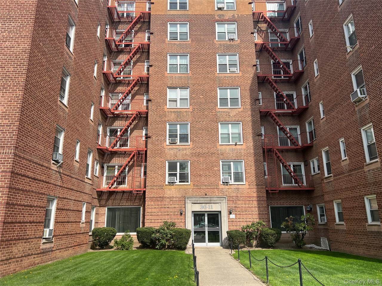 3011 Parsons Boulevard - Photo 1