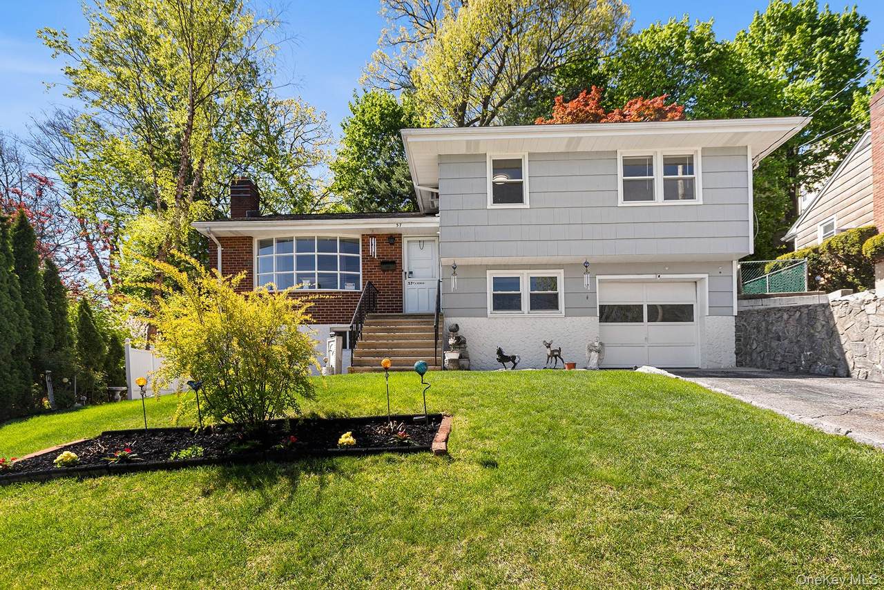 57 Homecrest Oval - Photo 1