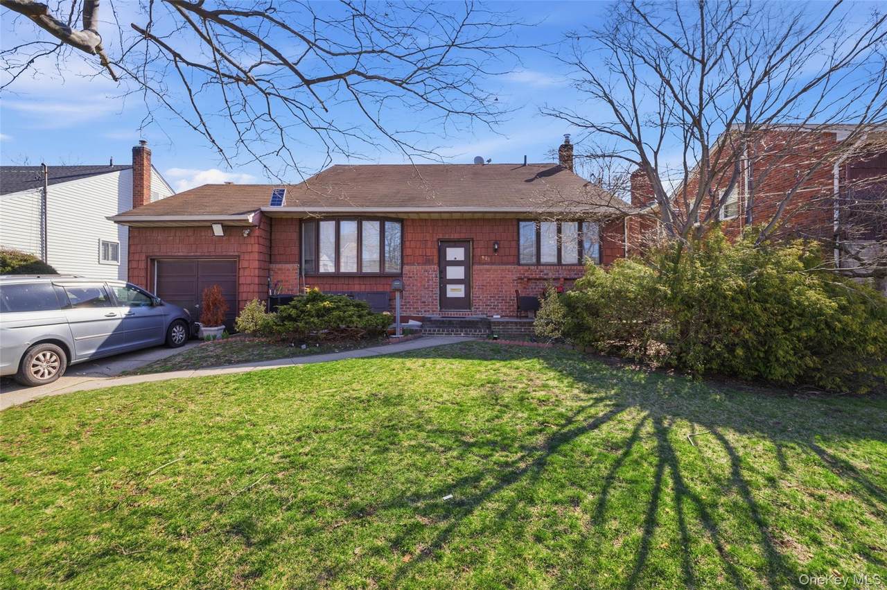 921 Edwards Boulevard - Photo 1