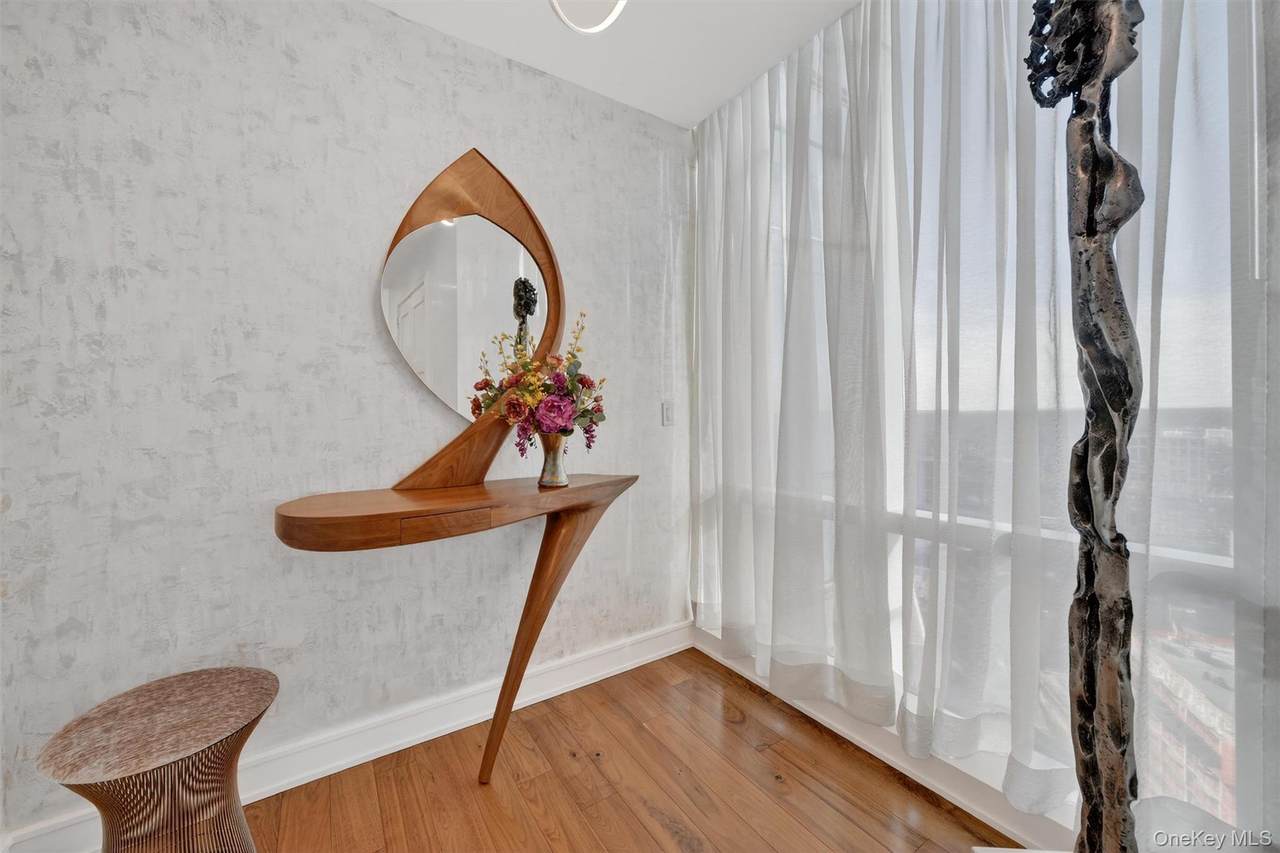 5 Renaissance Square - Photo 1