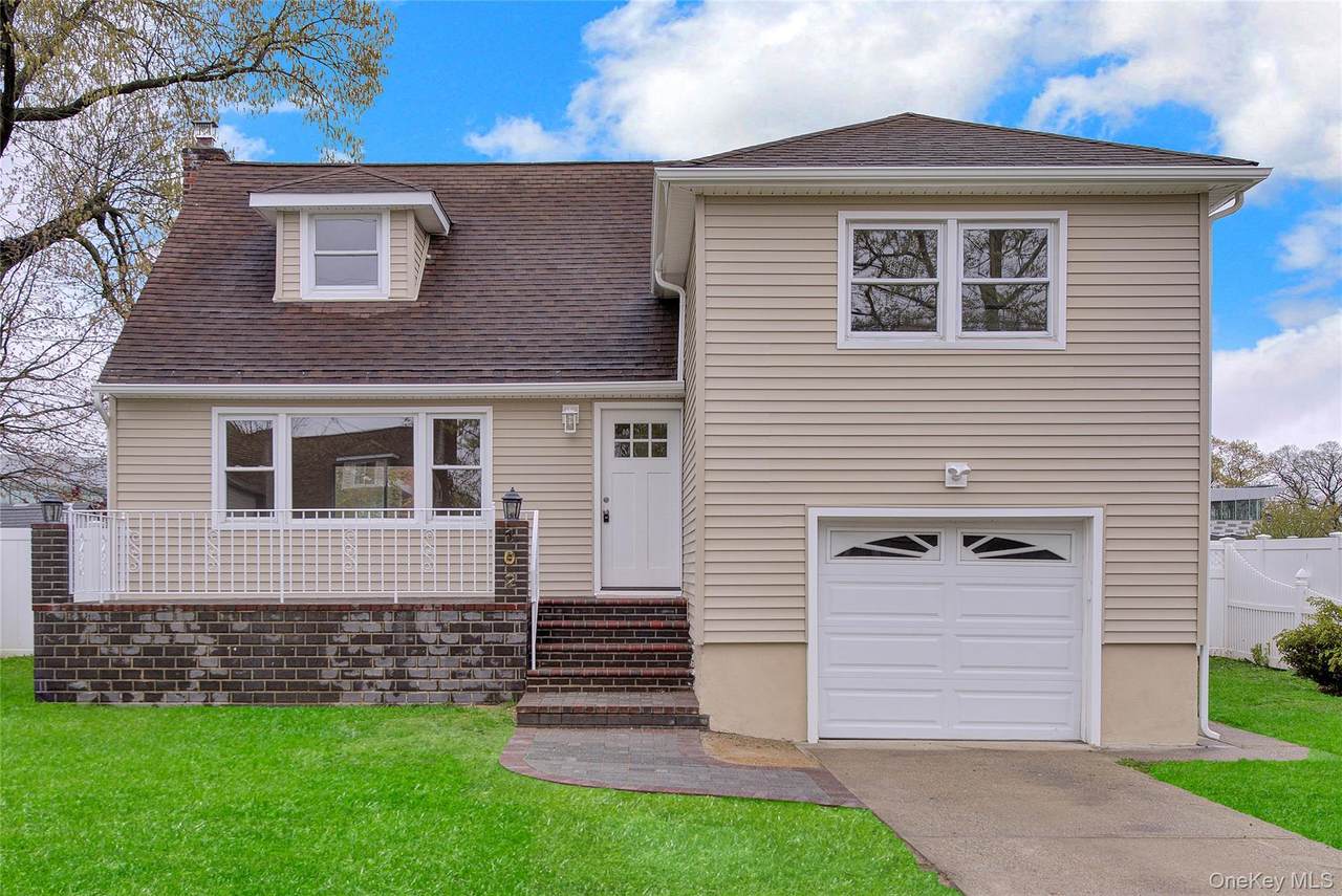 102 Hausch Boulevard - Photo 1