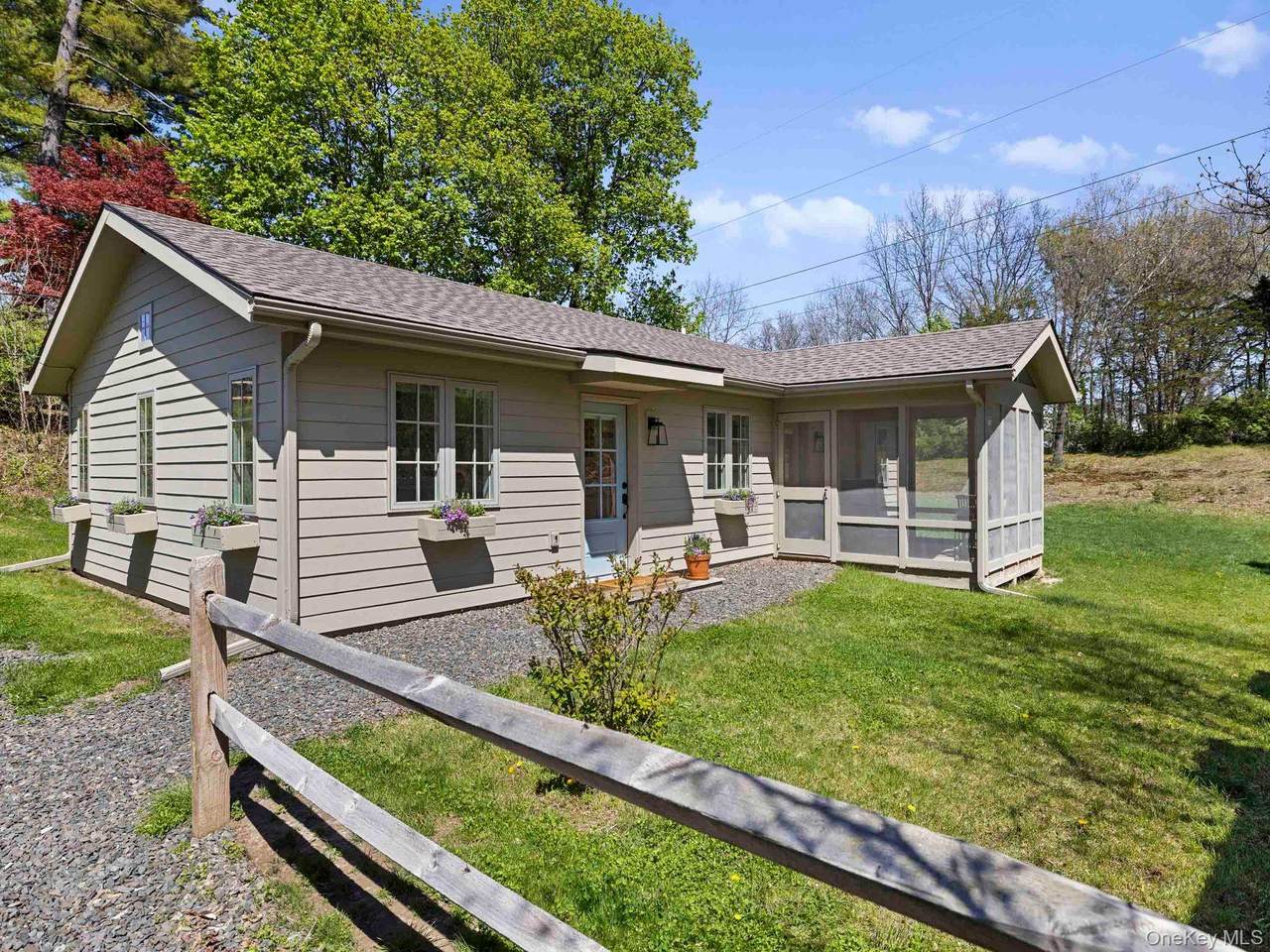 555 Mountain View Avenue - Photo 1