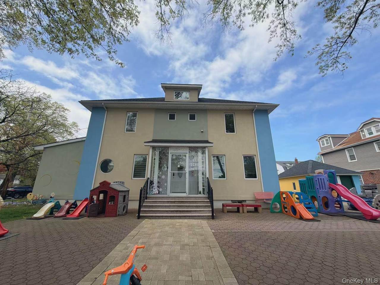 157-15 Oak Avenue - Photo 1