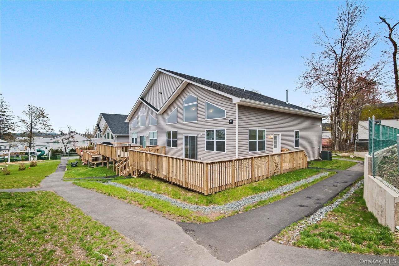8 Waverly Avenue - Photo 1