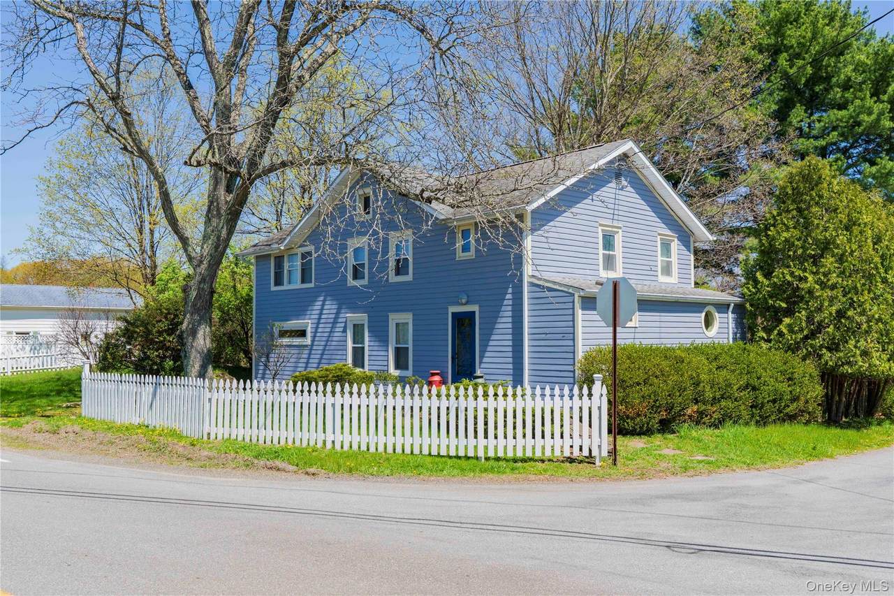 606 Church Avenue - Photo 1