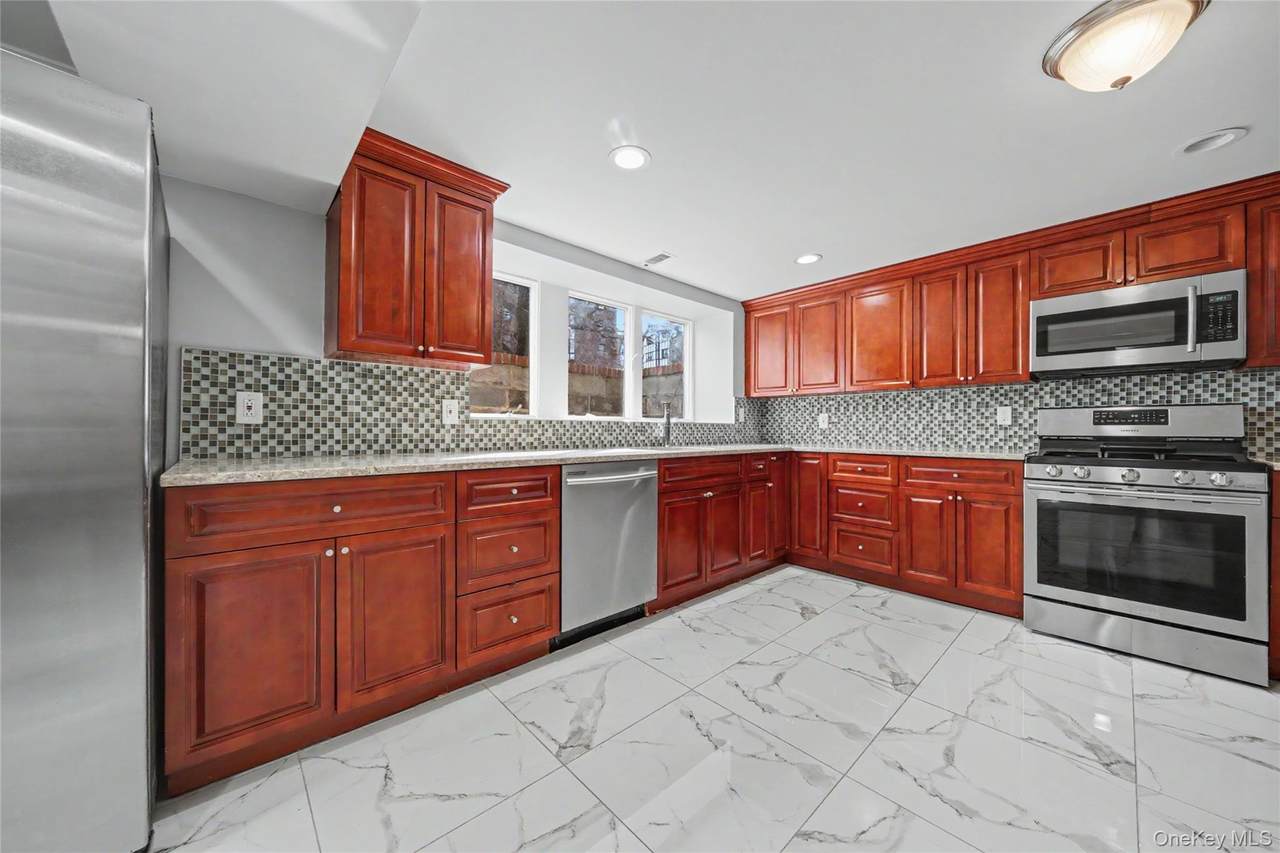 635 Lincoln Avenue - Photo 1